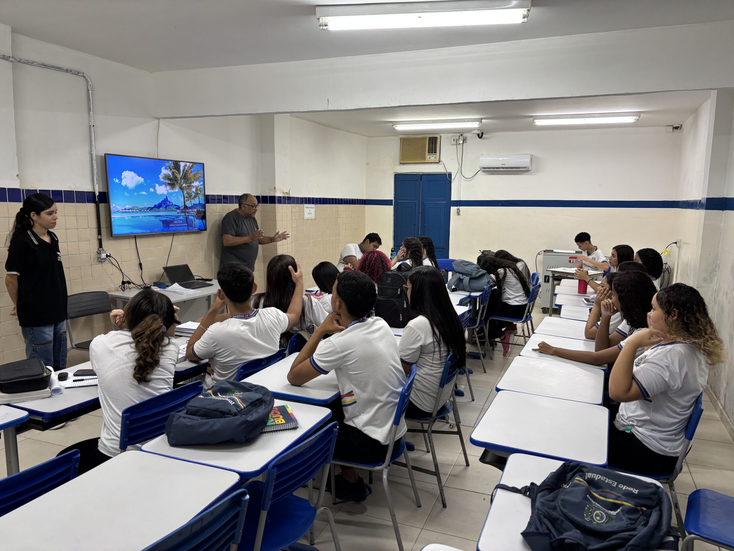 Em Recife (PE), Estudantes Universitários Promovem Palestras em Escolas Públicas