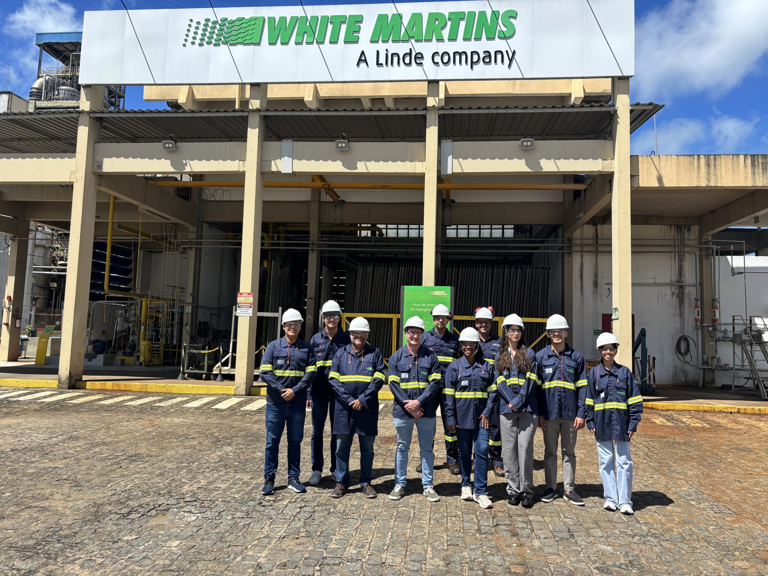 Futuros Pilotos da UNINASSAU (pE) Visitam a Planta de Hidrogênio Verde da White Martins em Suape